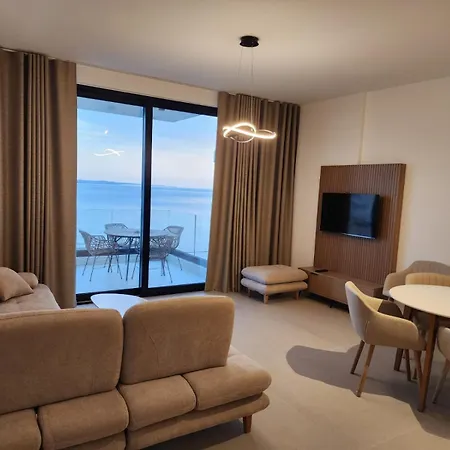White 3 Apartment