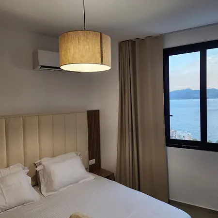 Apartment White 3 *